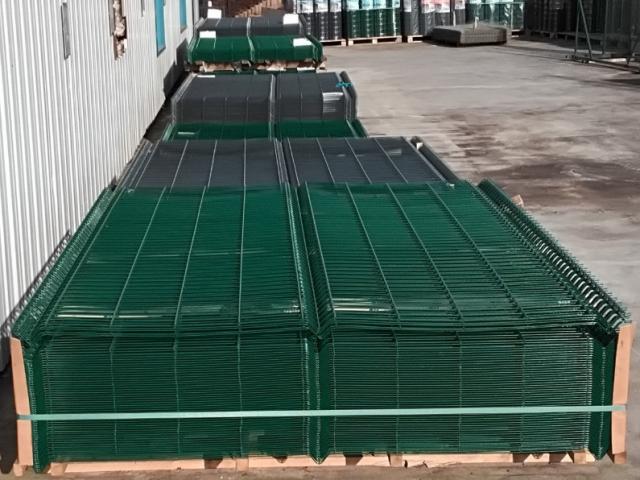 ARRIVAGE DE GRILLAGE EN ROULEAU ET PANNEAUX PIQUETS DE T POTEAUX ET ACCESSOIRES