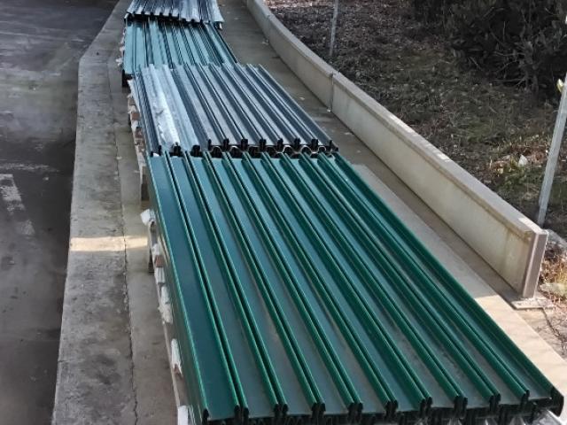 ARRIVAGE DE GRILLAGE EN ROULEAU ET PANNEAUX PIQUETS DE T POTEAUX ET ACCESSOIRES